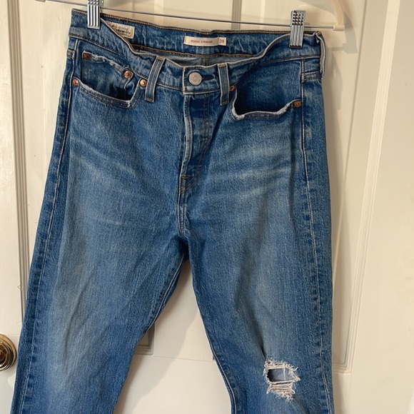 Levi’s premium, Wedgie Straight, size 28, blue jeans. Love! - Picture 4 of 4